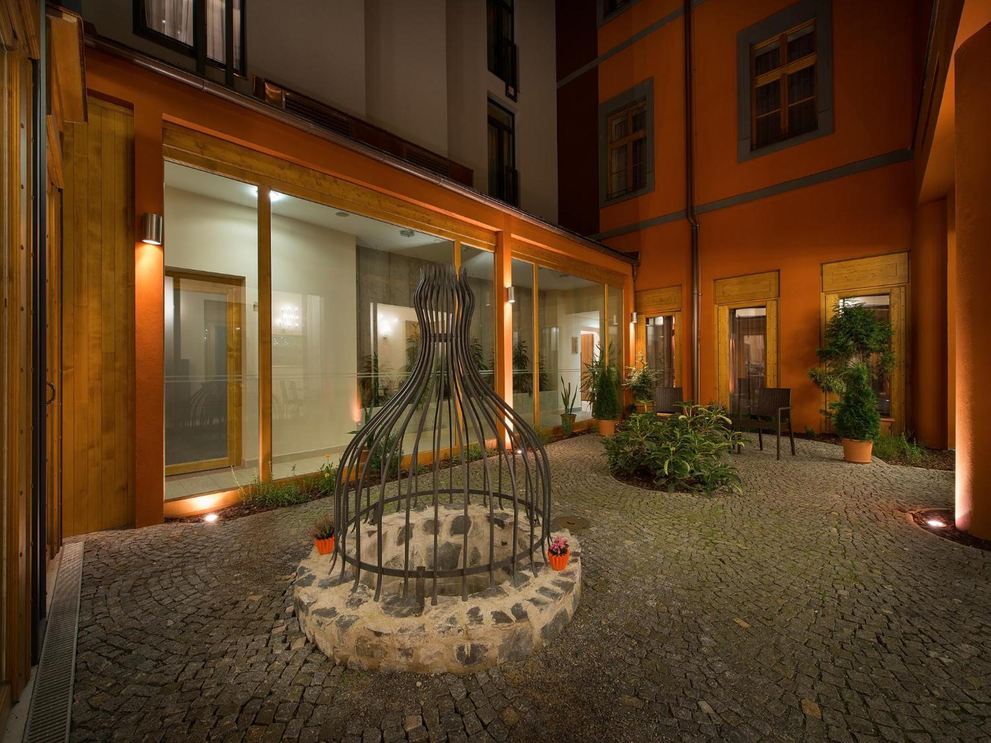 Ea Embassy Prague Hotel Ngoại thất bức ảnh