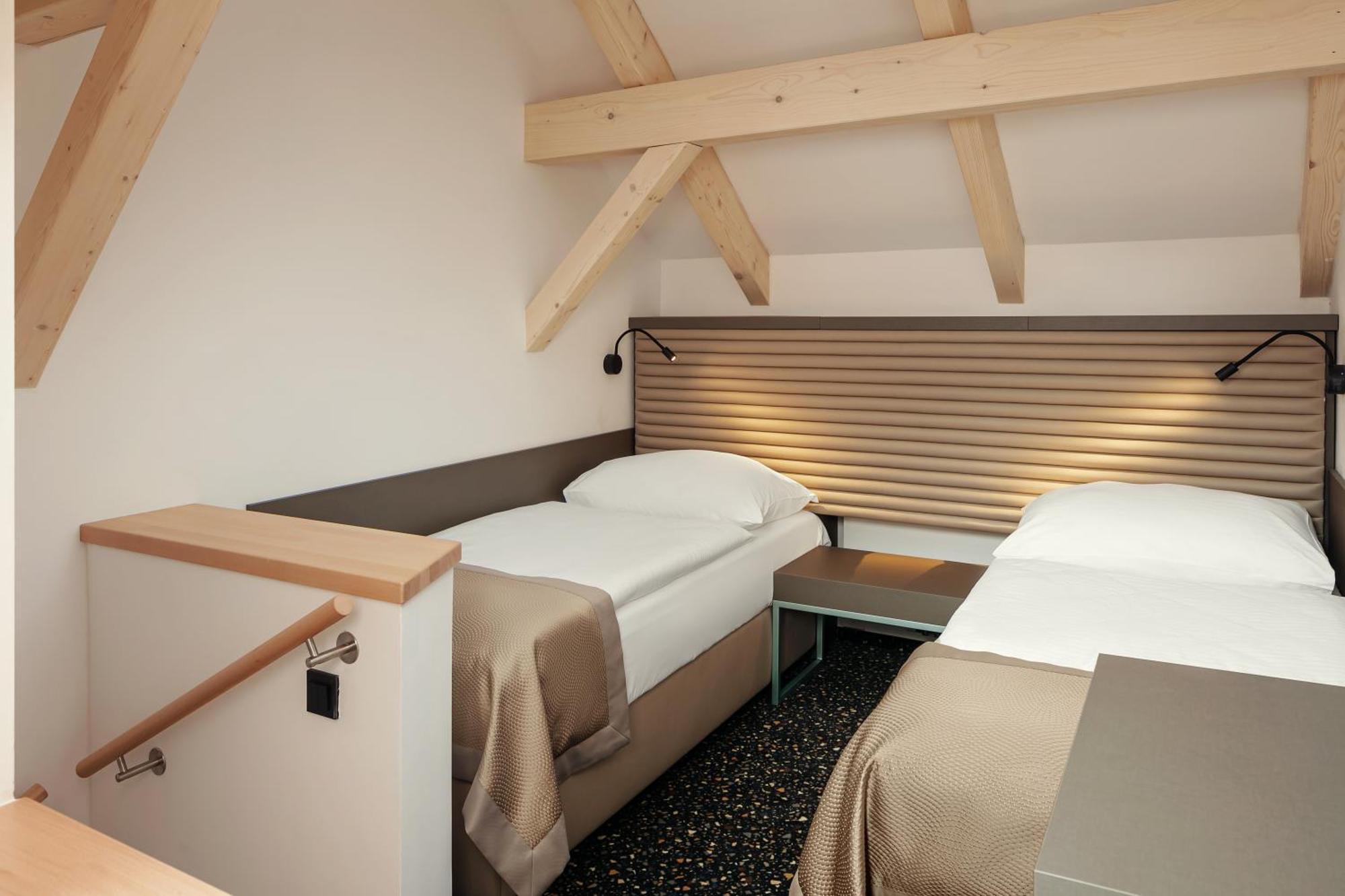 Ea Embassy Prague Hotel Ngoại thất bức ảnh