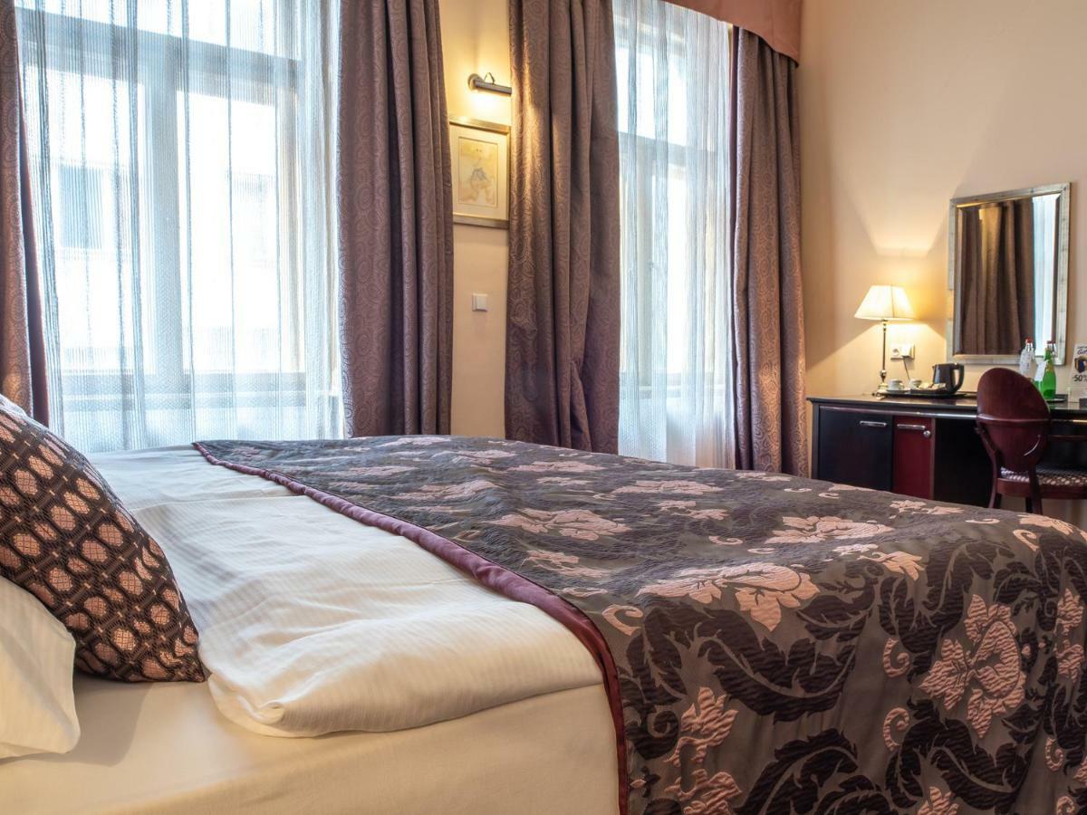 Ea Embassy Prague Hotel Ngoại thất bức ảnh