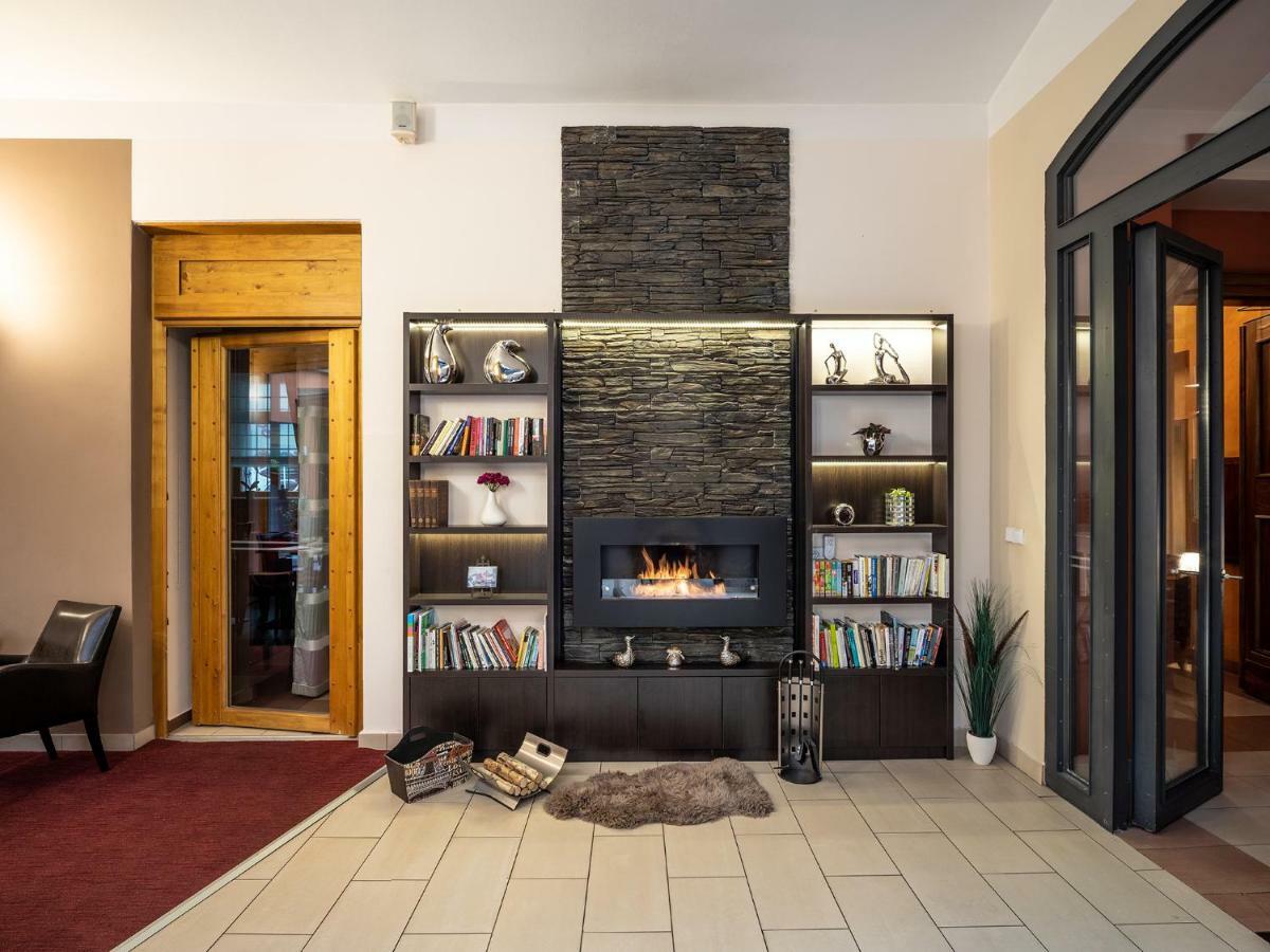 Ea Embassy Prague Hotel Ngoại thất bức ảnh