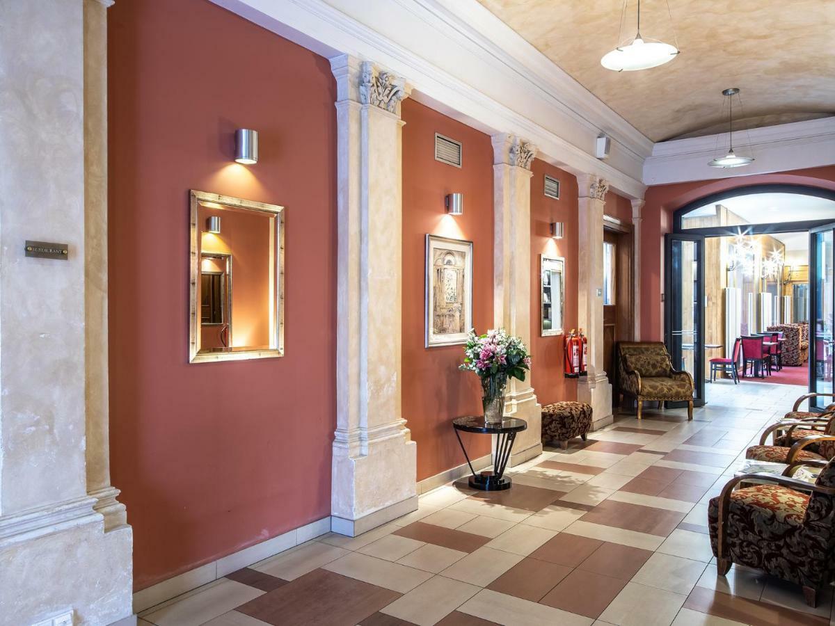 Ea Embassy Prague Hotel Ngoại thất bức ảnh