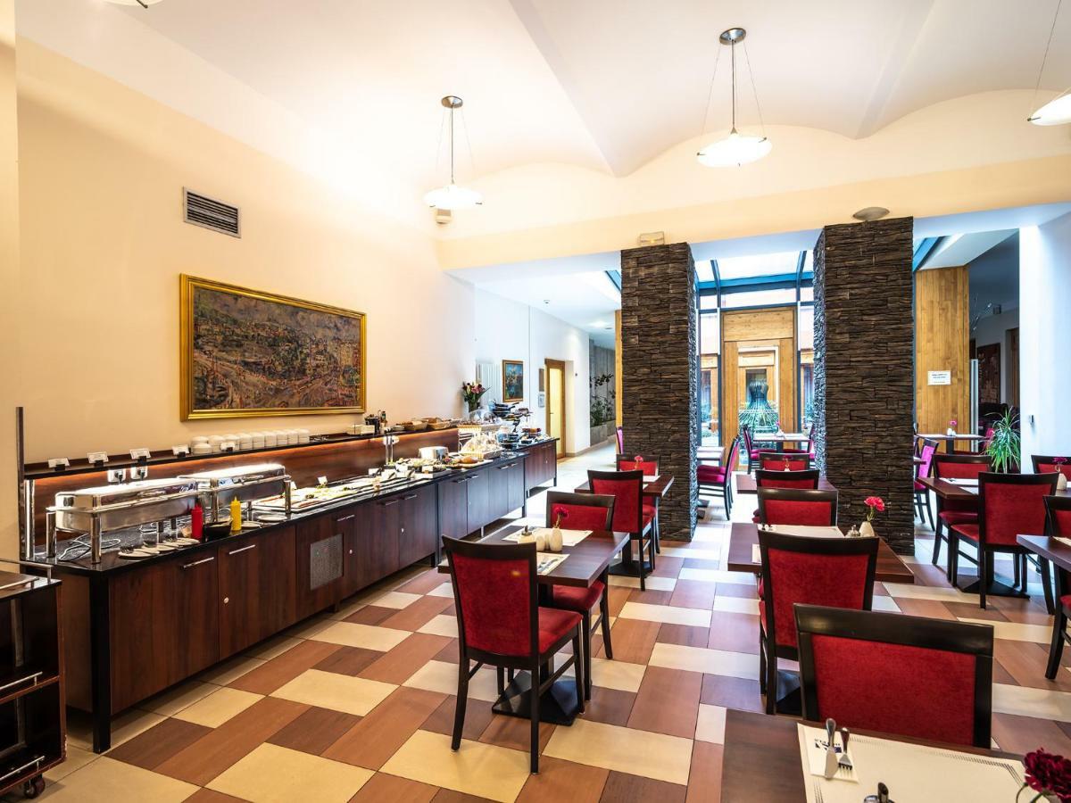 Ea Embassy Prague Hotel Ngoại thất bức ảnh