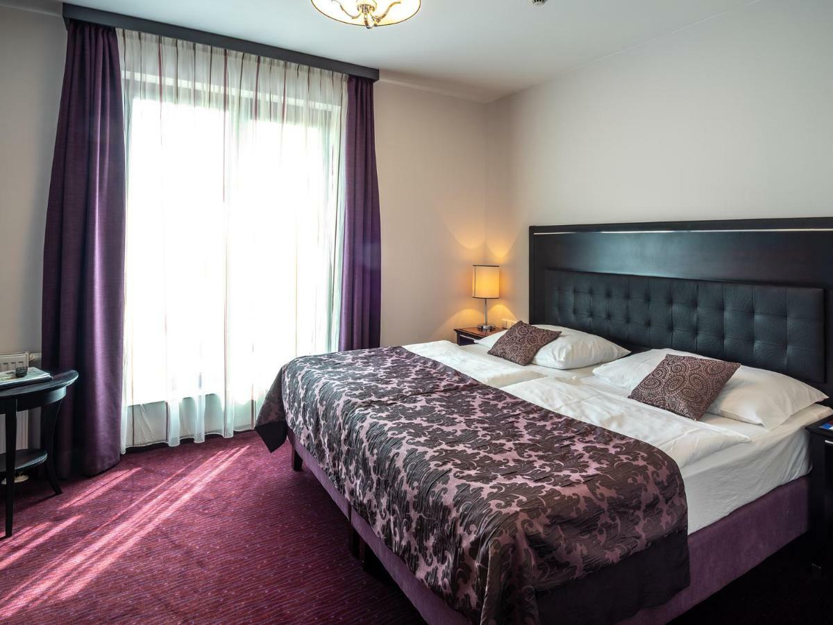 Ea Embassy Prague Hotel Ngoại thất bức ảnh